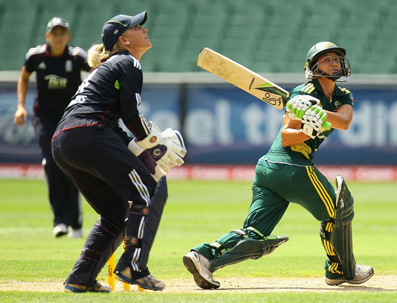 Shelley Nitschke top-scored for Australia with 27, Australia Women v England Women, 2nd T20, Melbourne, January 14, 2011