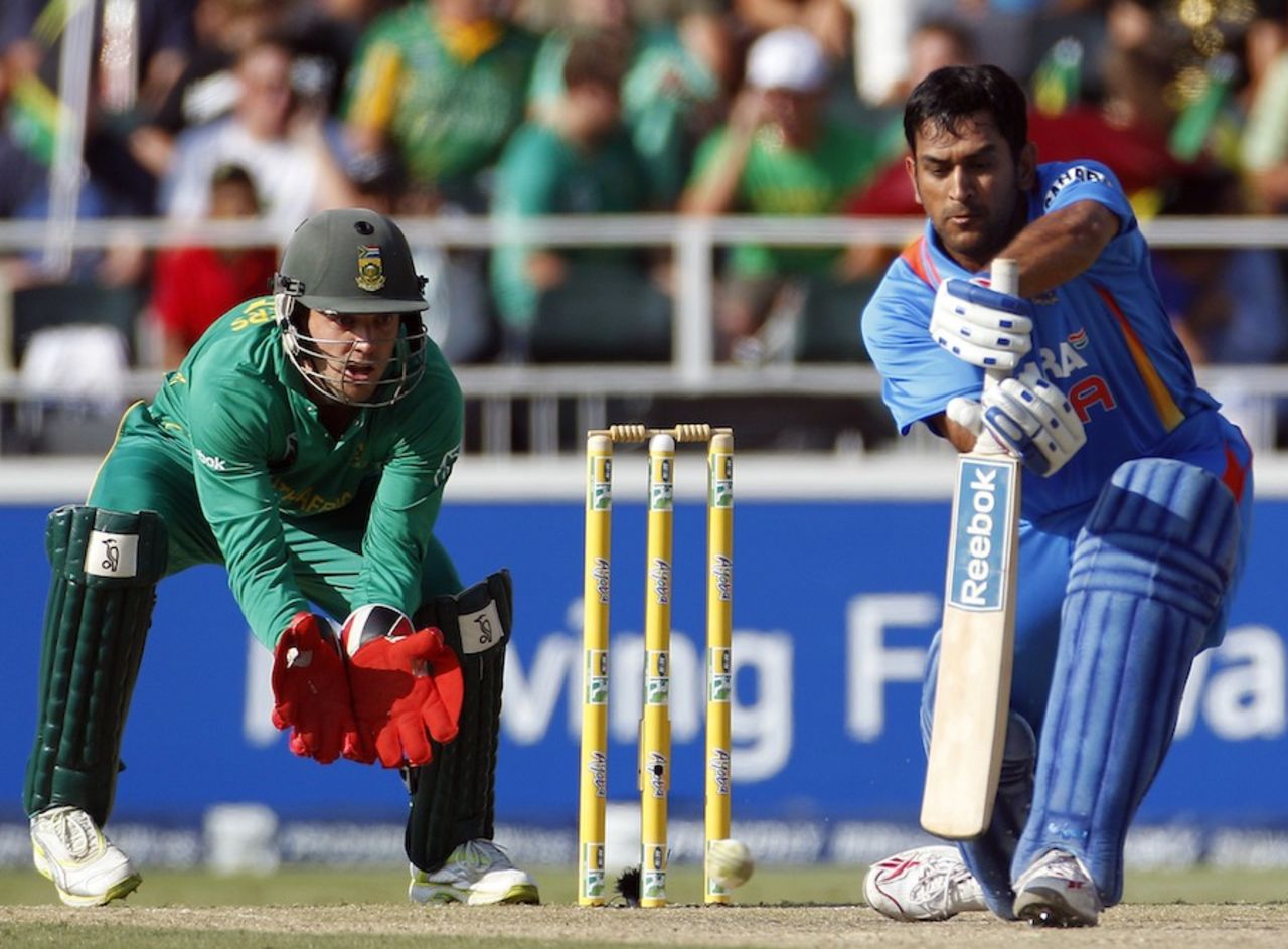 MS Dhoni pushes off the front foot, South Africa v India, 2nd ODI, Johannesburg, January 15, 2011