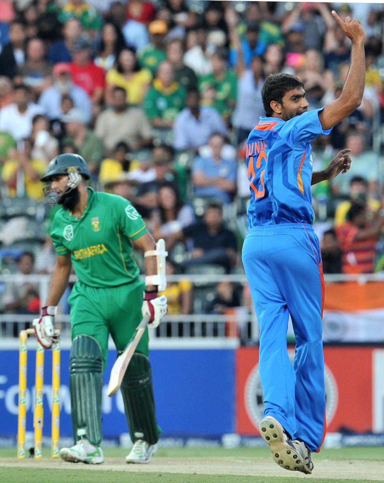 Munaf Patel dismissed Hashim Amla cheaply, South Africa v India, 2nd ODI, Johannesburg, January 15, 2011