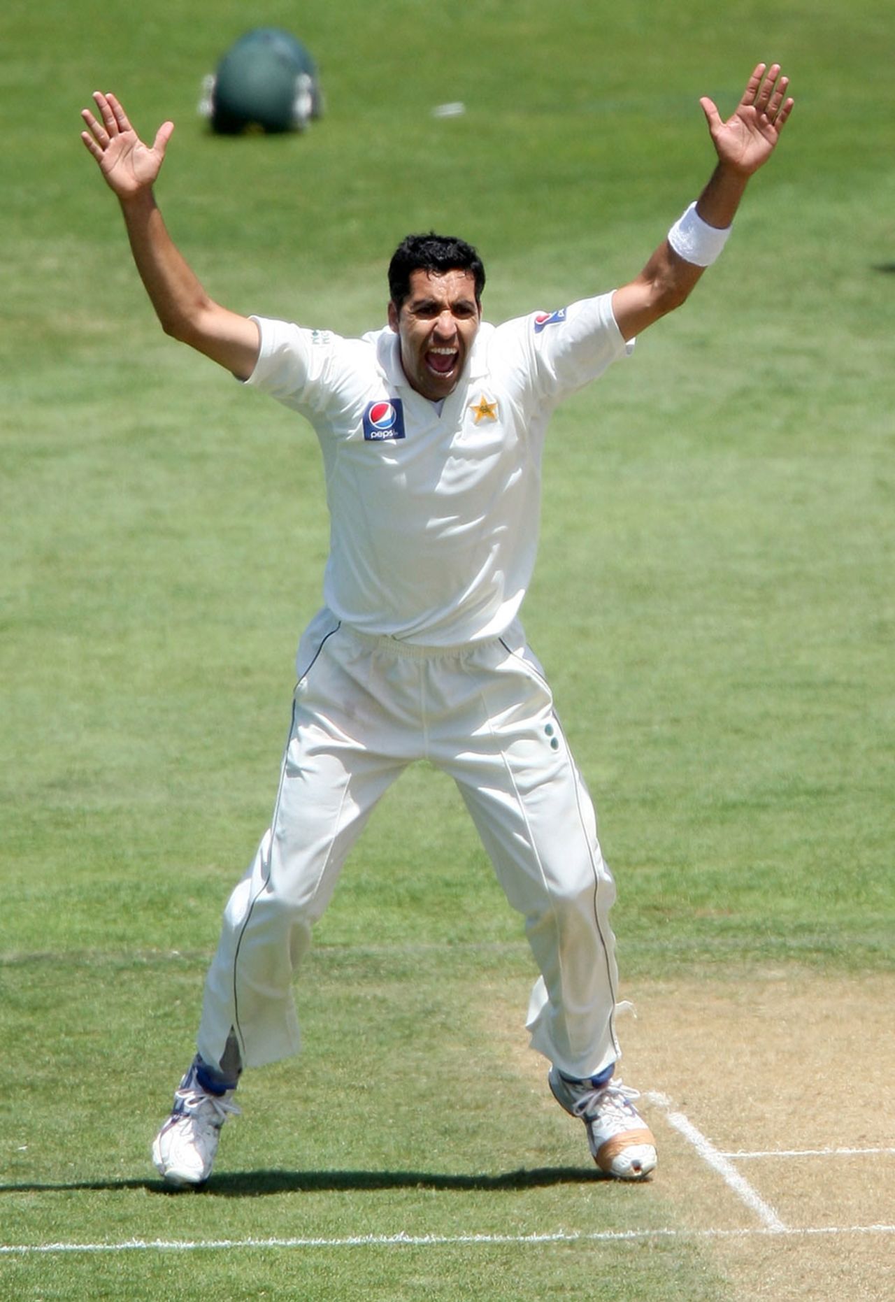 Umar Gul finished with four wickets, New Zealand v Pakistan, 2nd Test, Wellington, 2nd day, January 16, 2011