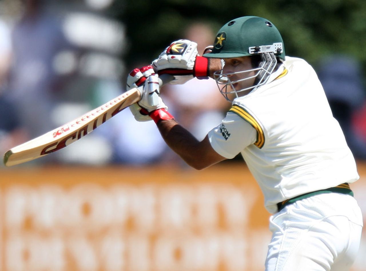 Taufeeq Umar steers through the off side, New Zealand v Pakistan, 2nd Test, Wellington, 2nd day, January 16, 2011