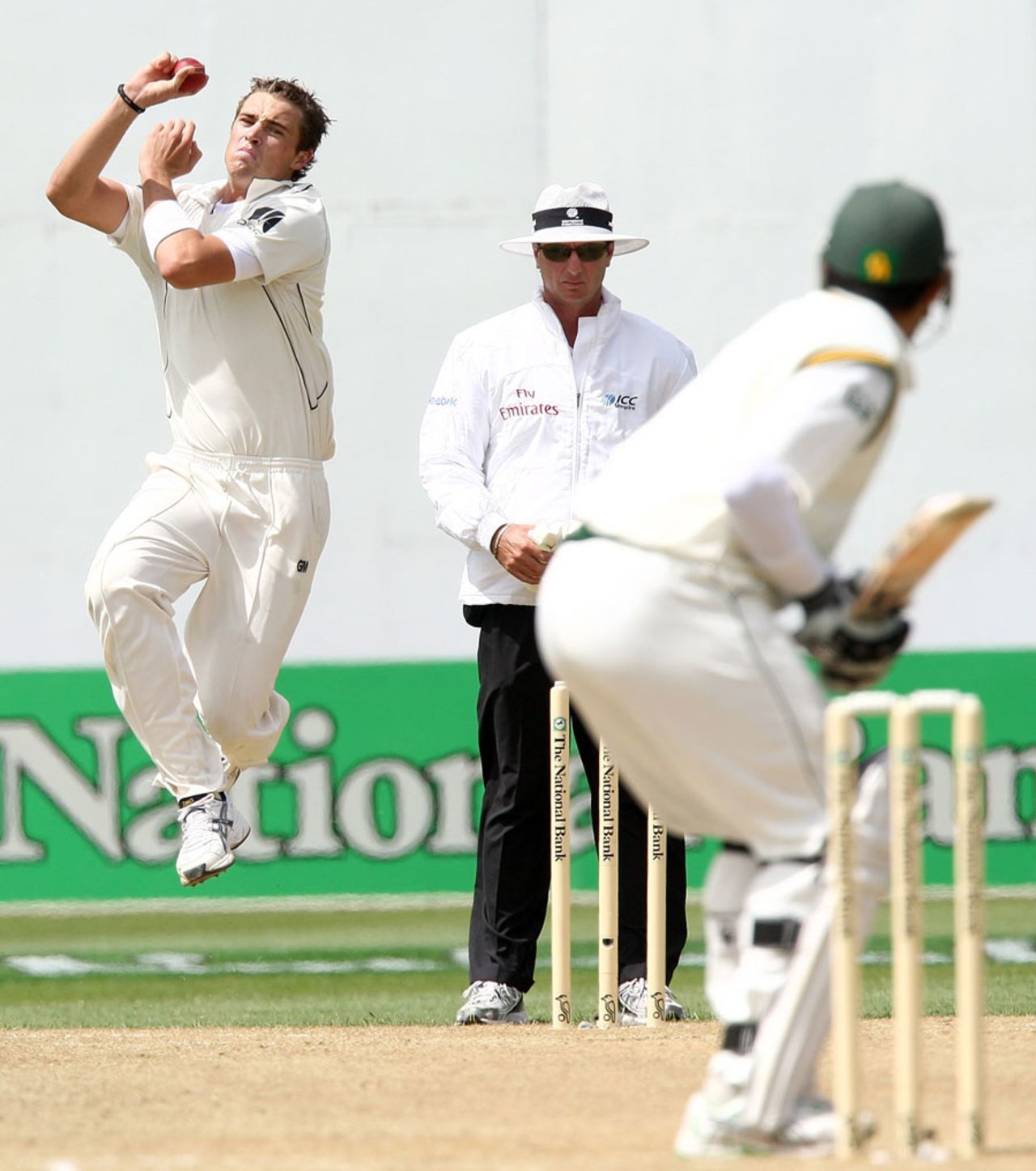 Tim Southee runs in, round the wicket, New Zealand v Pakistan, 2nd Test, Wellington, 3rd day, January 17, 2011
