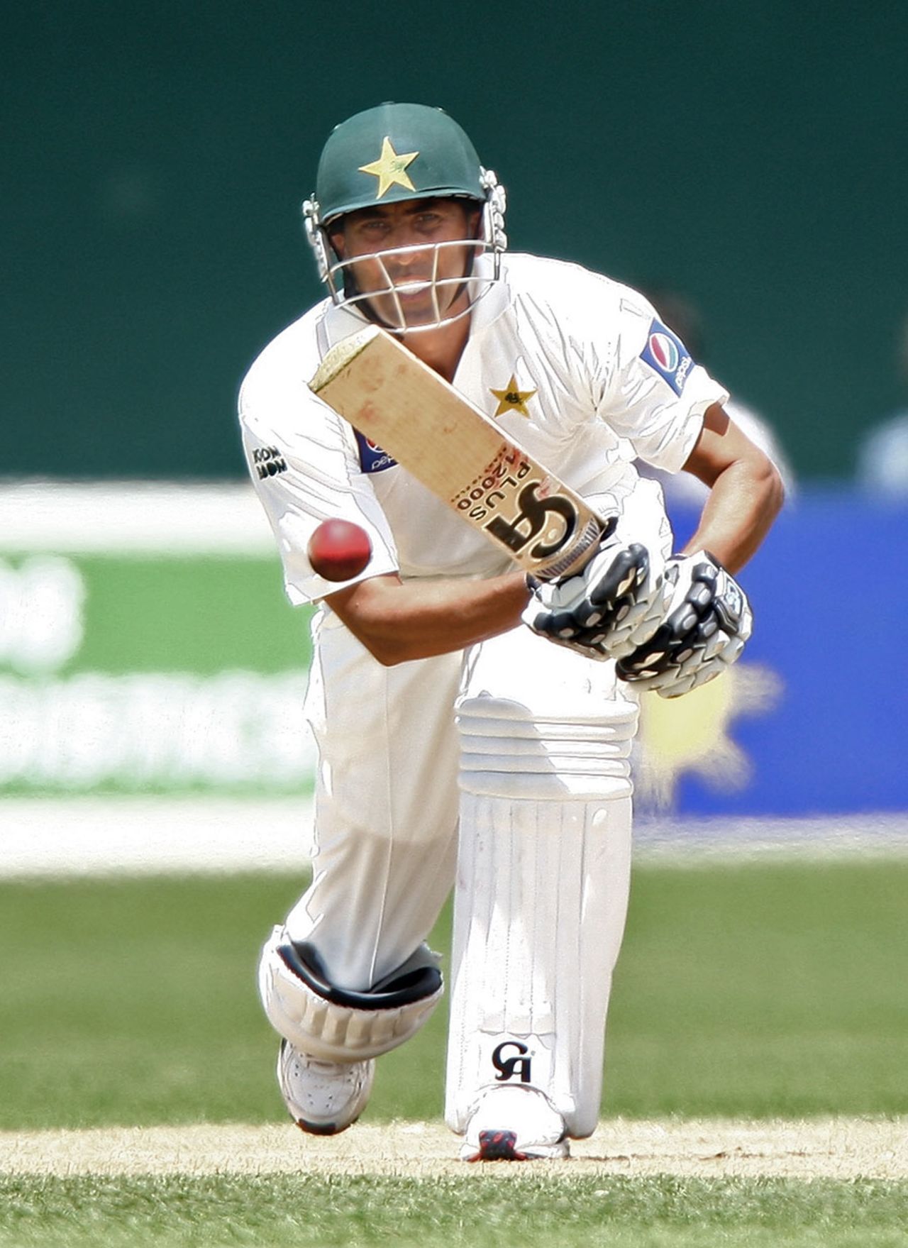 Younis Khan comes forward to negate the swing, New Zealand v Pakistan, 2nd Test, Wellington, 3rd day, January 17, 2011