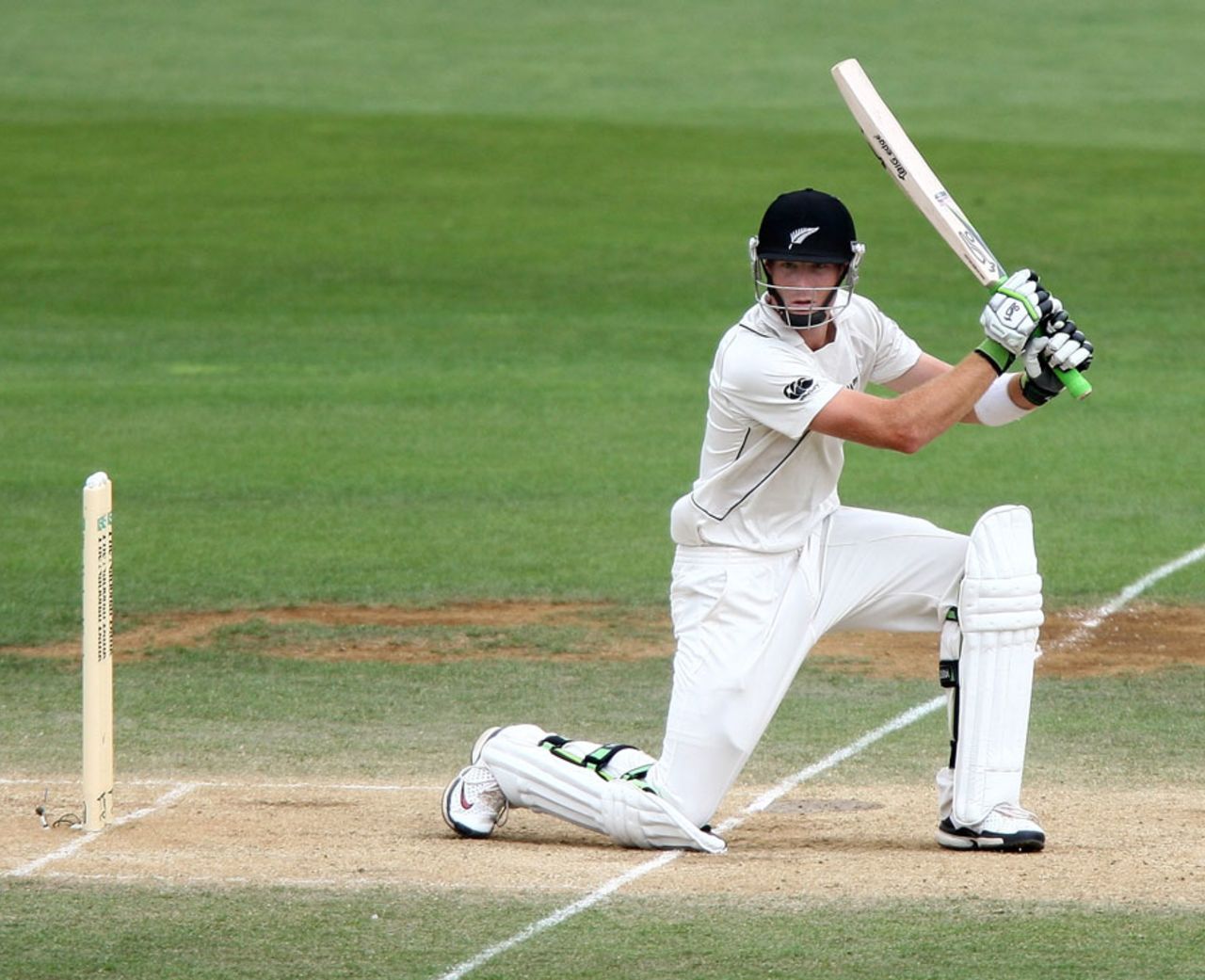 Martin Guptill unfurls a square drive, New Zealand v Pakistan, 2nd Test, Wellington, 4th day, January 18, 2011