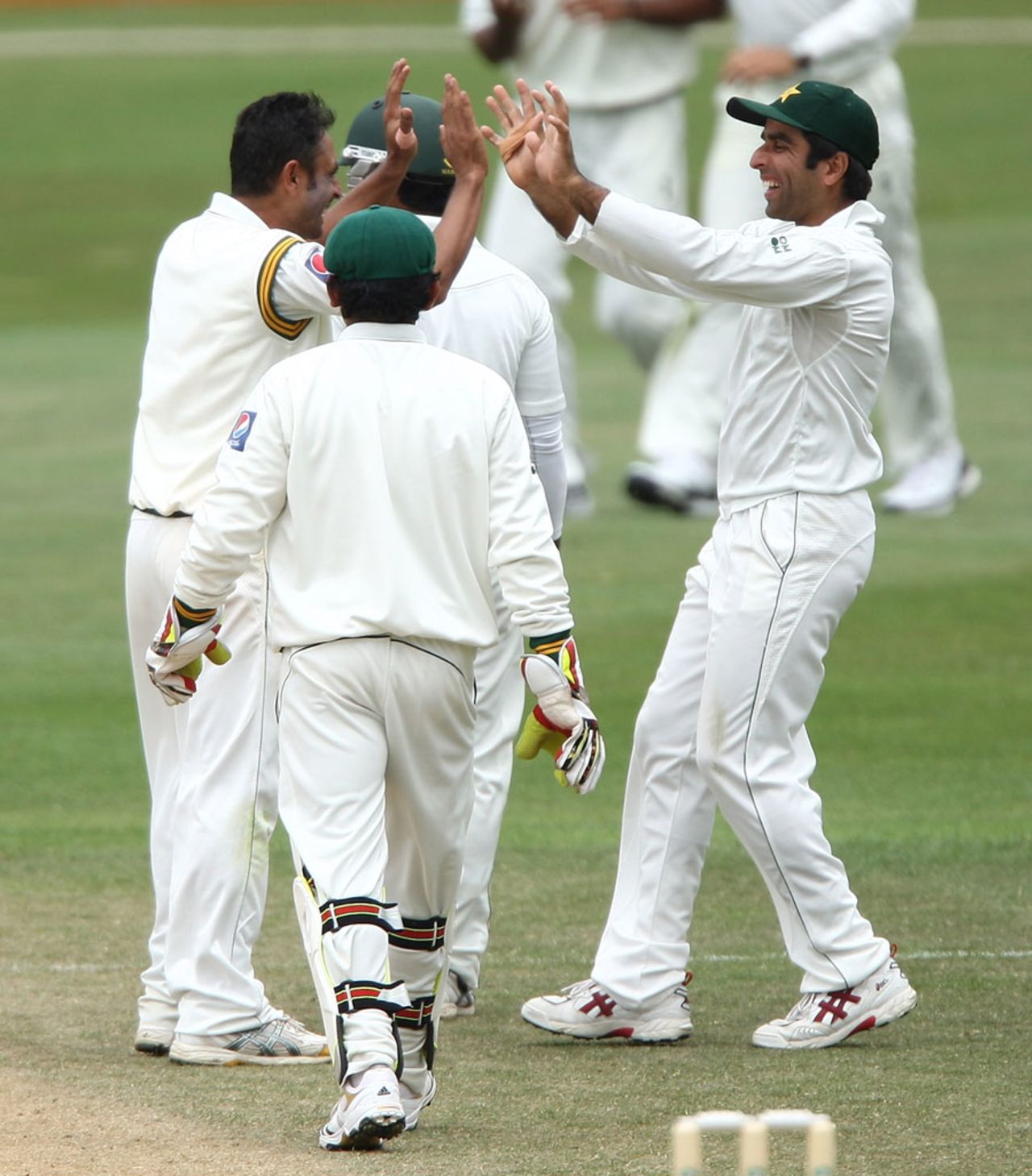The Pakistan fielders celebrate Brendon McCullum's fall, New Zealand v Pakistan, 2nd Test, Wellington, 4th day, January 18, 2011