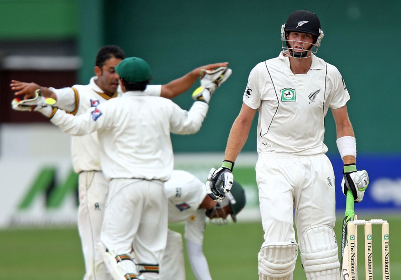 Martin Guptill's careful innings ended when he was trapped in front by Abdur Rehman, New Zealand v Pakistan, 2nd Test, Wellington, 4th day, January 18, 2011