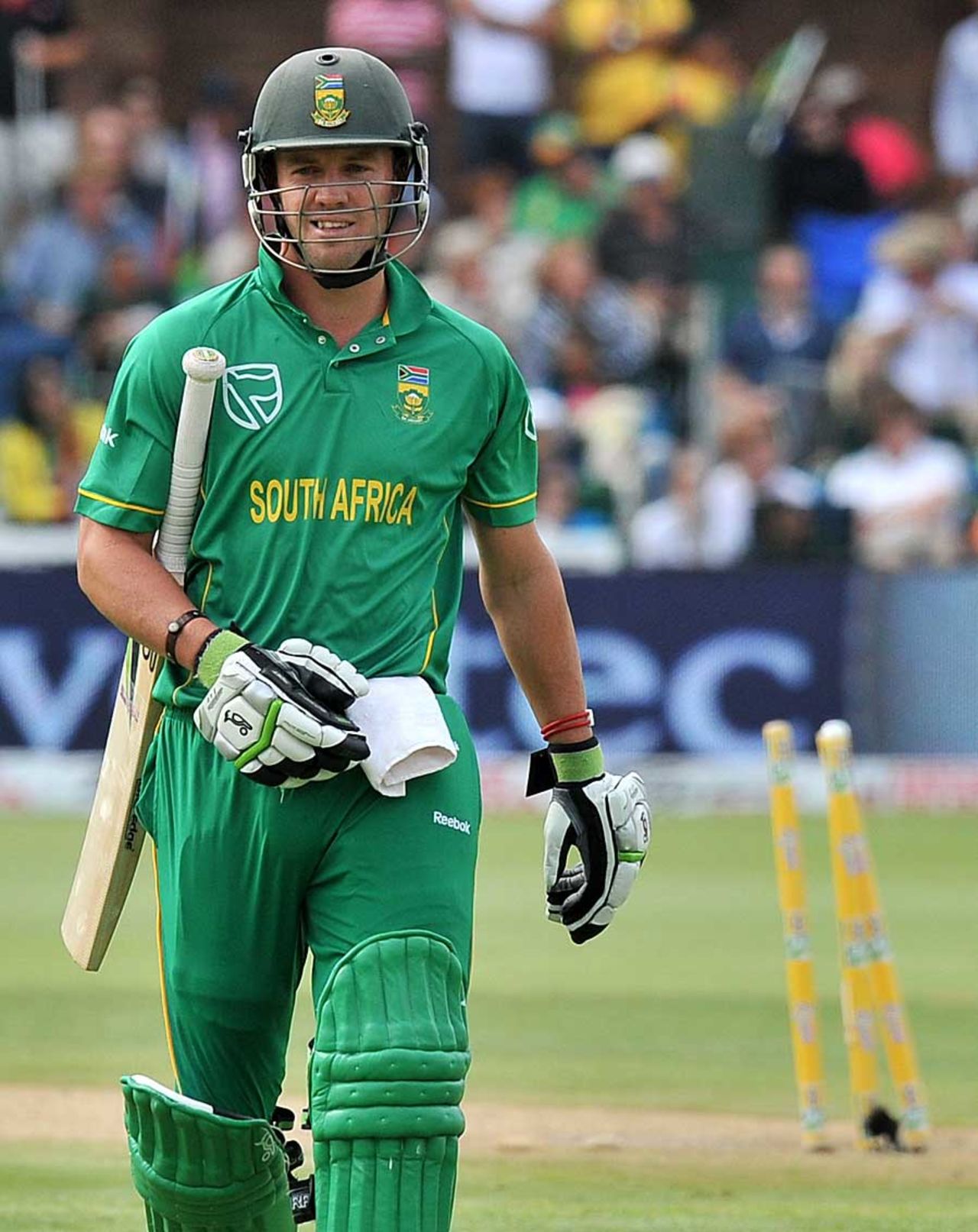 AB de Villiers was given out caught-behind, South Africa v India, 4th ODI, Port Elizabeth, January 21, 2011