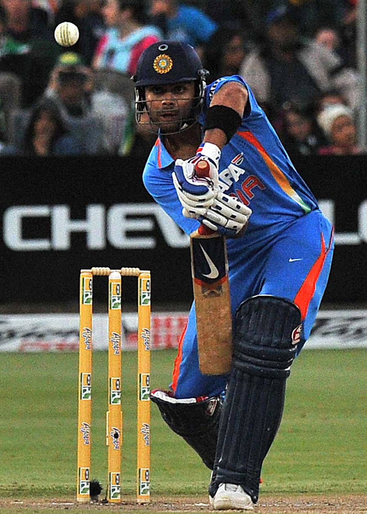Virat Kohli defends solidly, South Africa v India, 4th ODI, Port Elizabeth, January 21, 2011