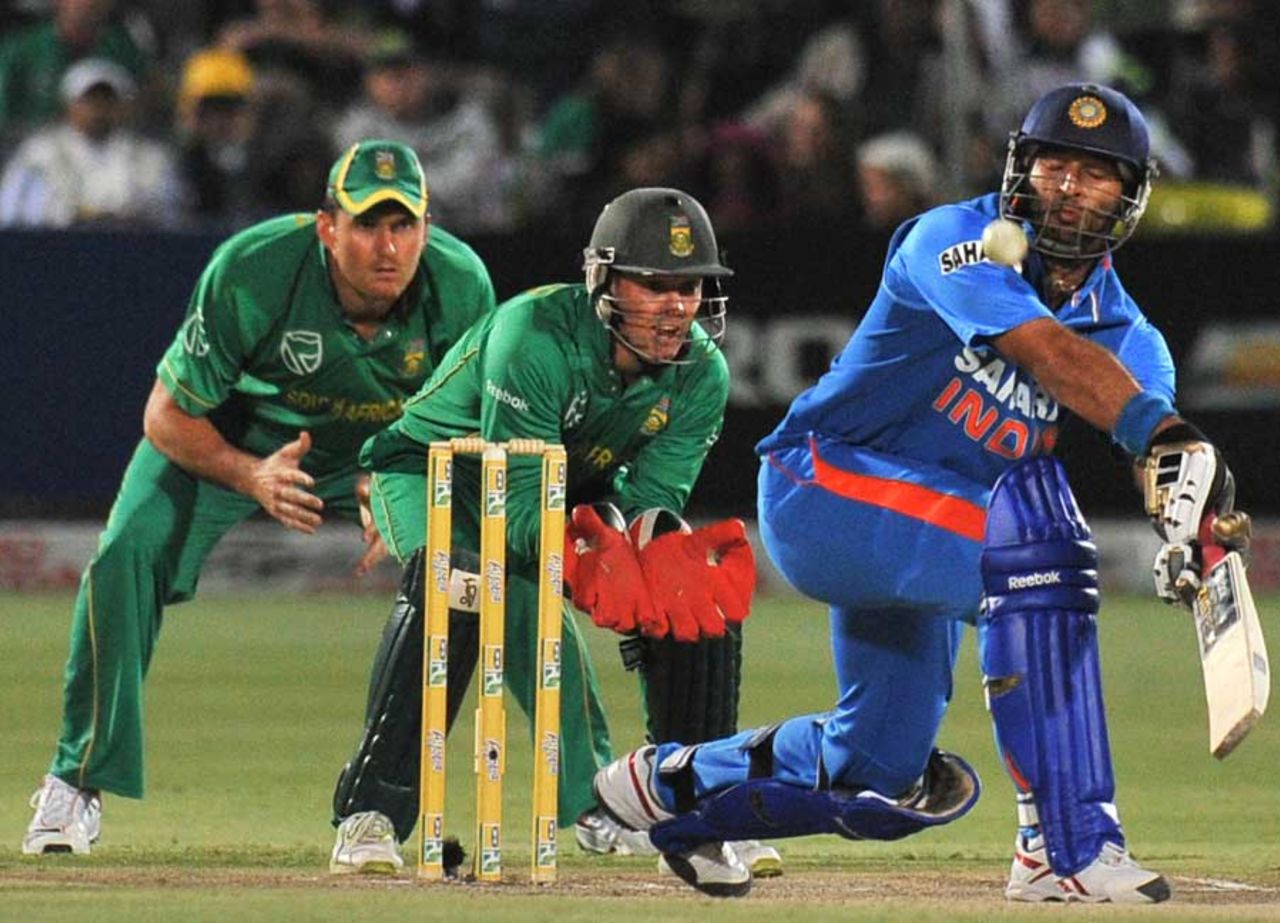 Yuvraj Singh top-edges a paddle, South Africa v India, 4th ODI, Port Elizabeth, January 21, 2011
