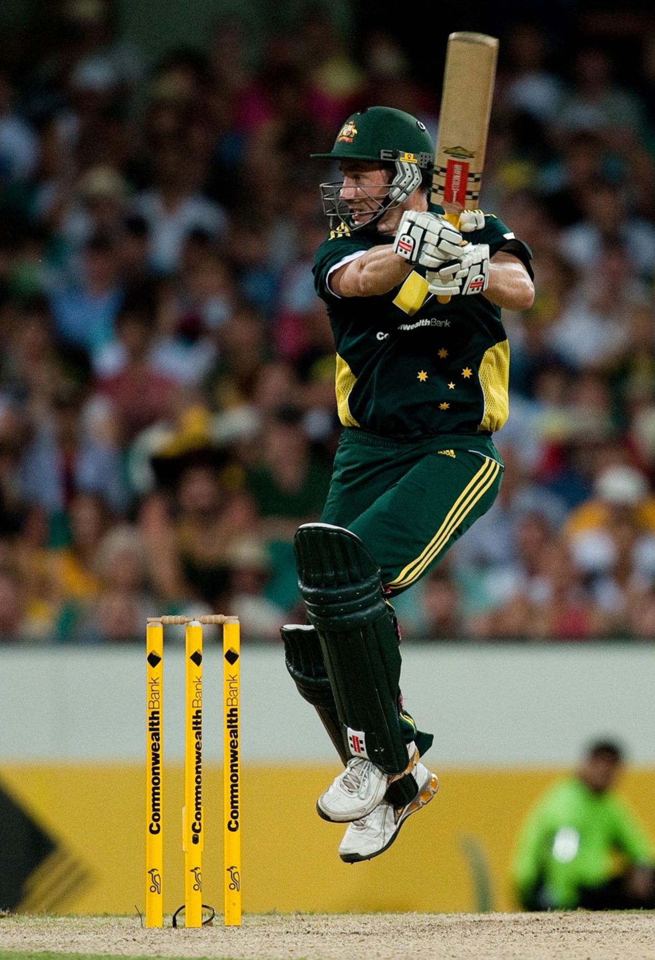 David Hussey makes a jumpy cut, Australia v England, 3rd ODI, Sydney, January 23, 2011