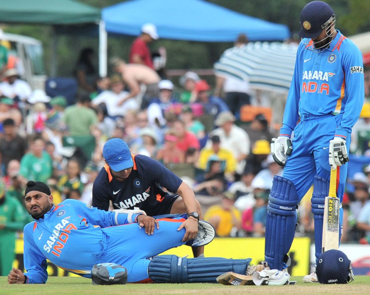 Harbhajan Singh receives treatment for a hamstring injury, South Africa v India, 5th ODI, Centurion, January 23, 2011