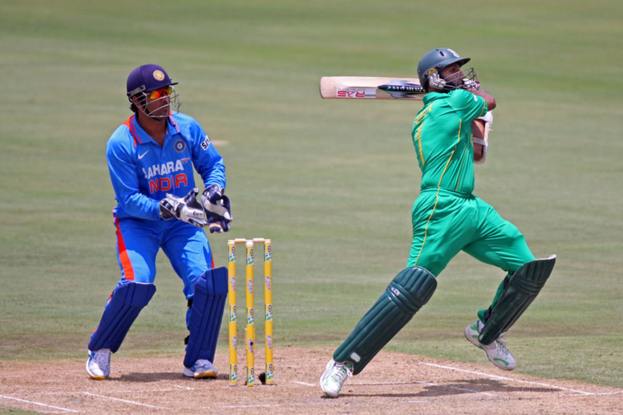 Hashim Amla plays a pull shot, South Africa v India, 5th ODI, Centurion, January 23, 2011