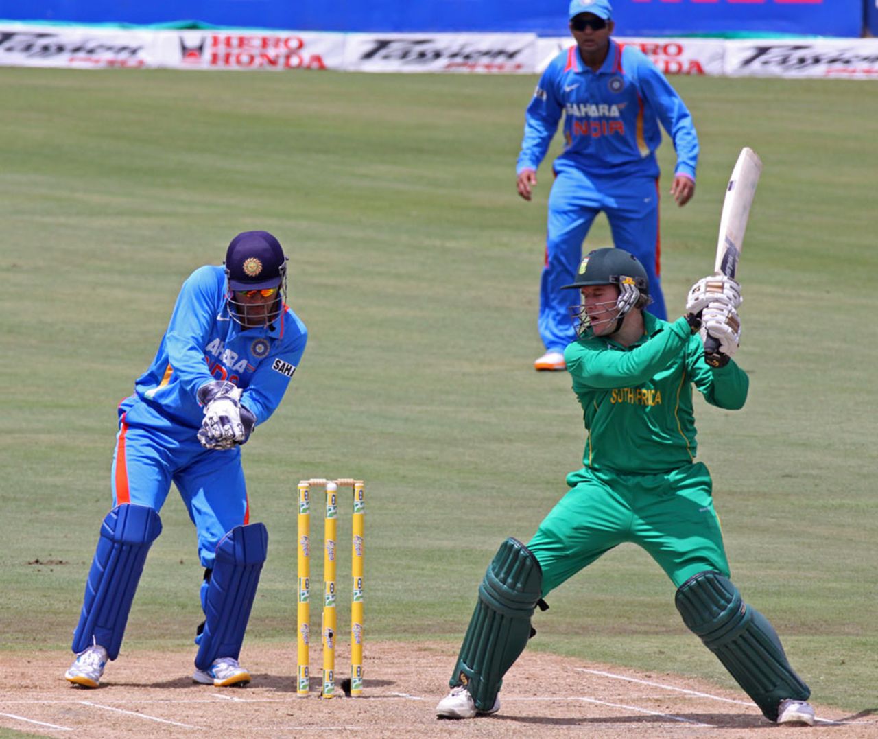 Morne van Wyk cuts during his half-century, South Africa v India, 5th ODI, Centurion, January 23, 2011