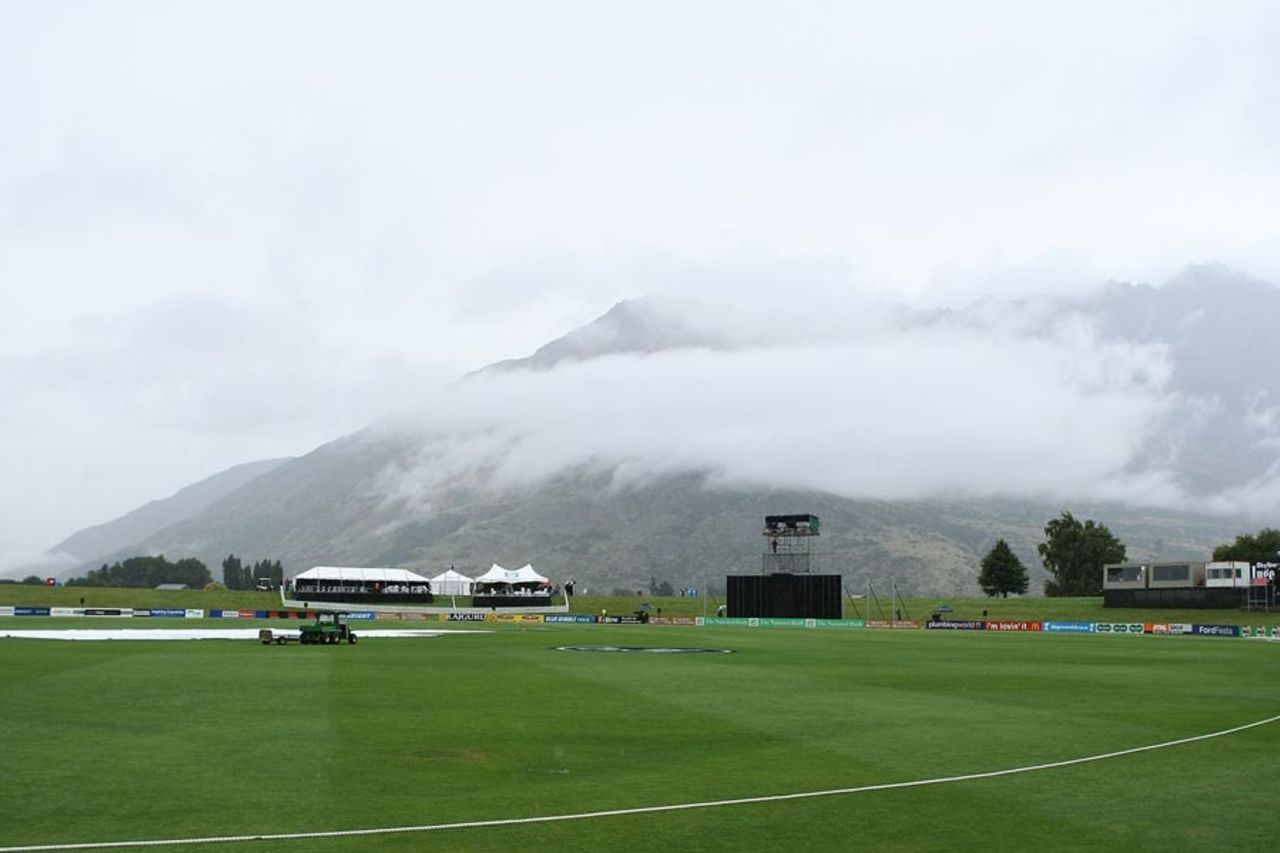 It was a gloomy day in Queenstown, New Zealand v Pakistan, 2nd ODI, Queenstown, January 26, 2011