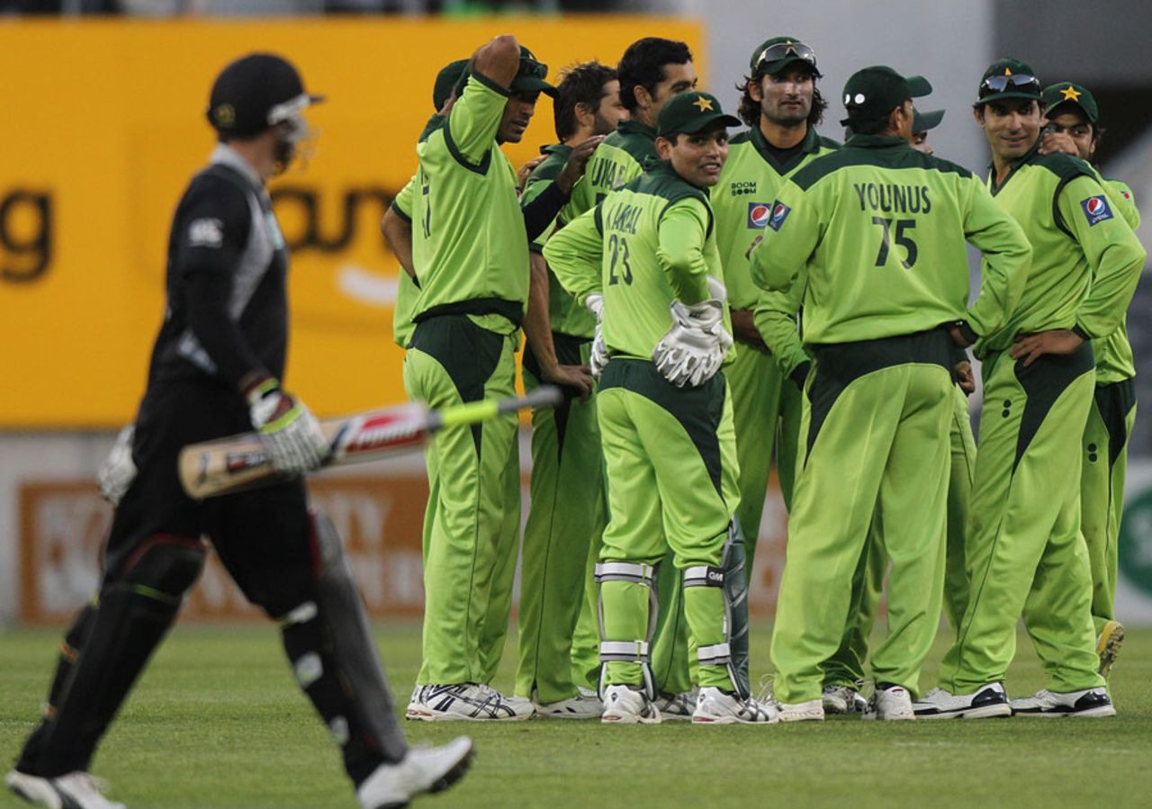 Pakistan celebrate the run-out of Brendon McCullum, New Zealand v Pakistan, 3rd ODI, Christchurch, January 29, 2011