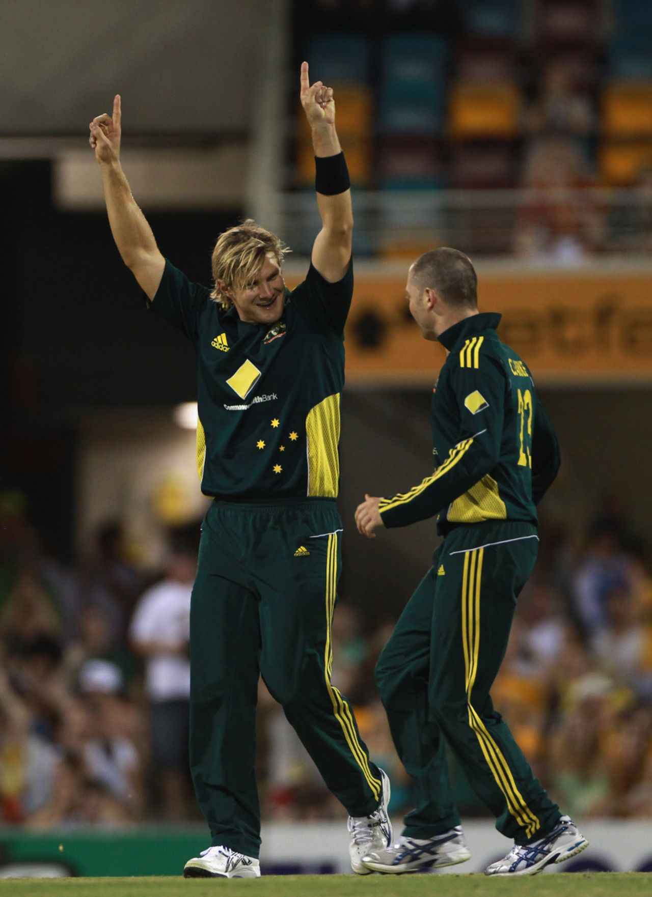 Shane Watson wrapped up Australia's win with his third wicket, Australia v England, 5th ODI, Brisbane, January 30, 2011