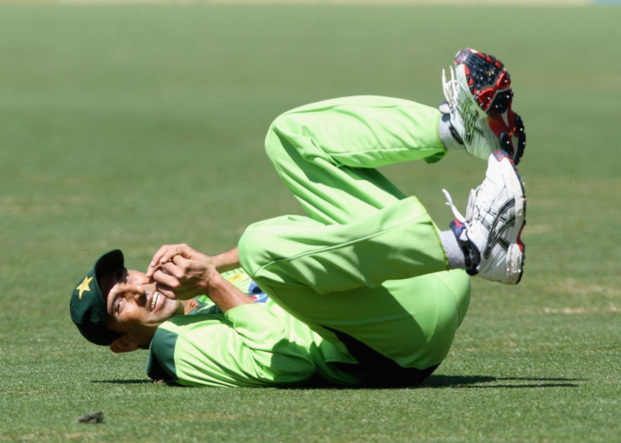 Younis Khan took three catches as New Zealand's innings derailed, New Zealand v Pakistan, 4th ODI, Napier, February 1, 2011