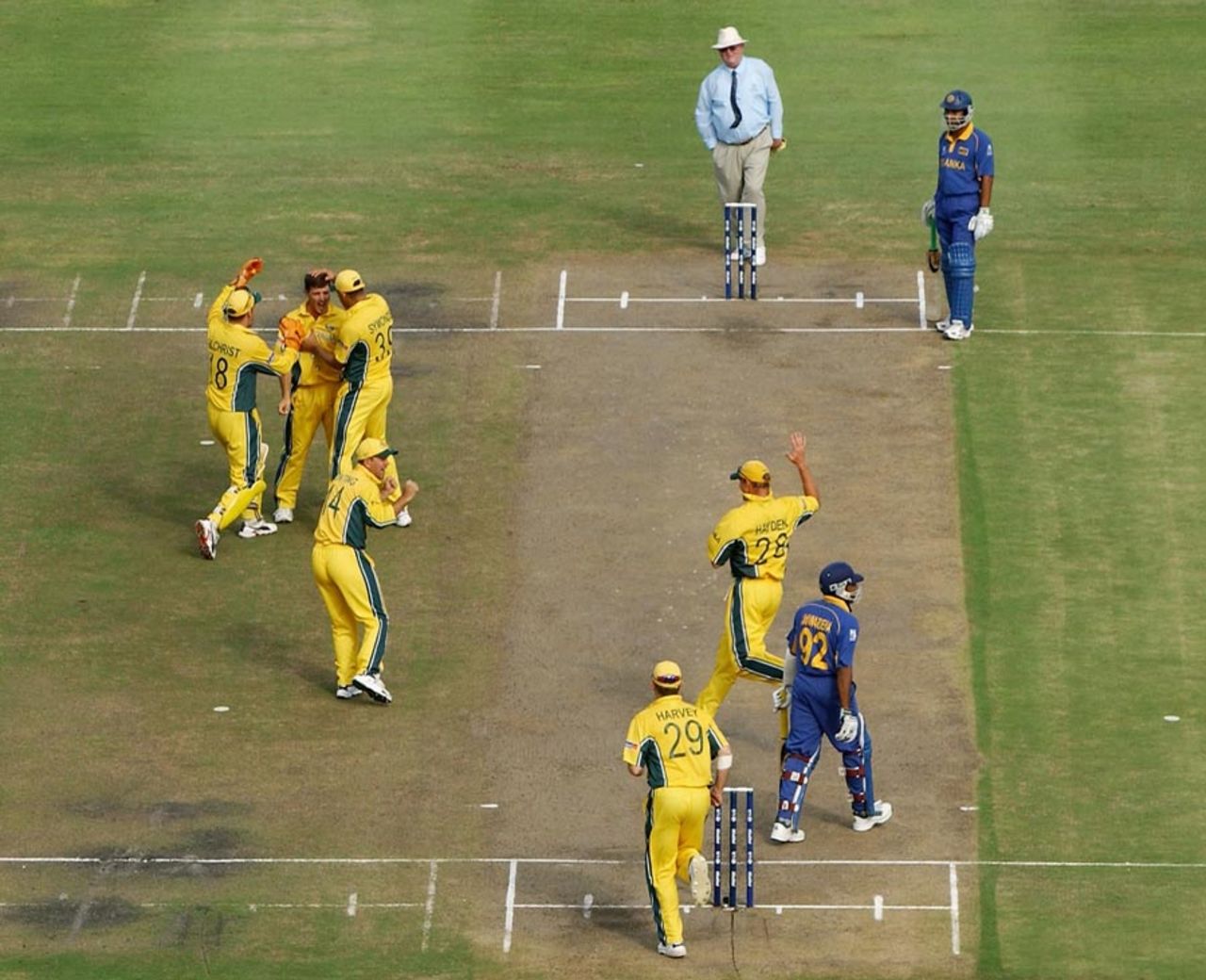 Brad Hogg is congratulated by team mates after taking the wicket of Mahela Jayawardene, Sri Lanka v Australia, Port Elizabeth, World Cup, March 18, 2003