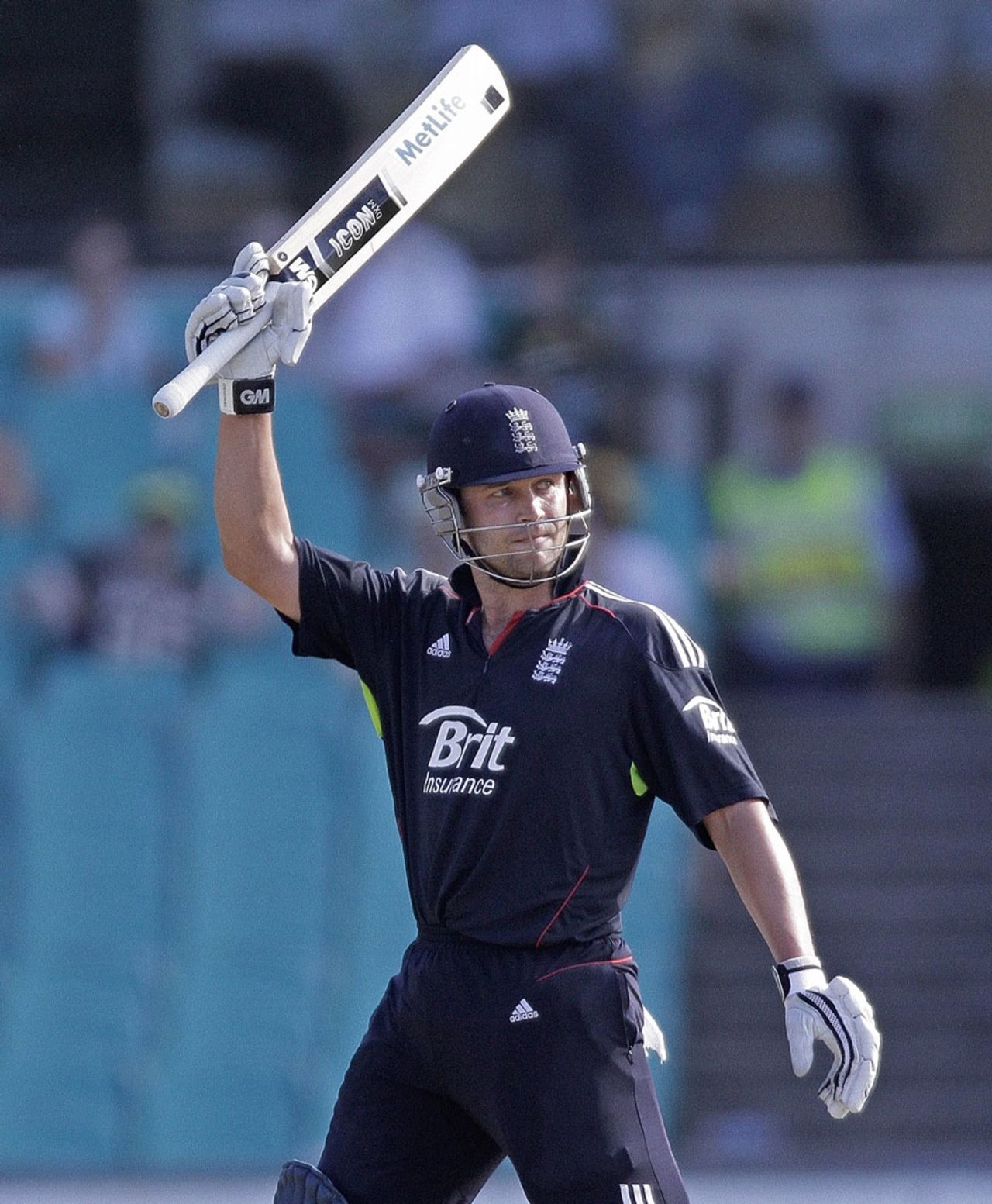 Jonathan Trott celebrates his hundred, Australia v England, 6th ODI, Sydney, February 2, 2011