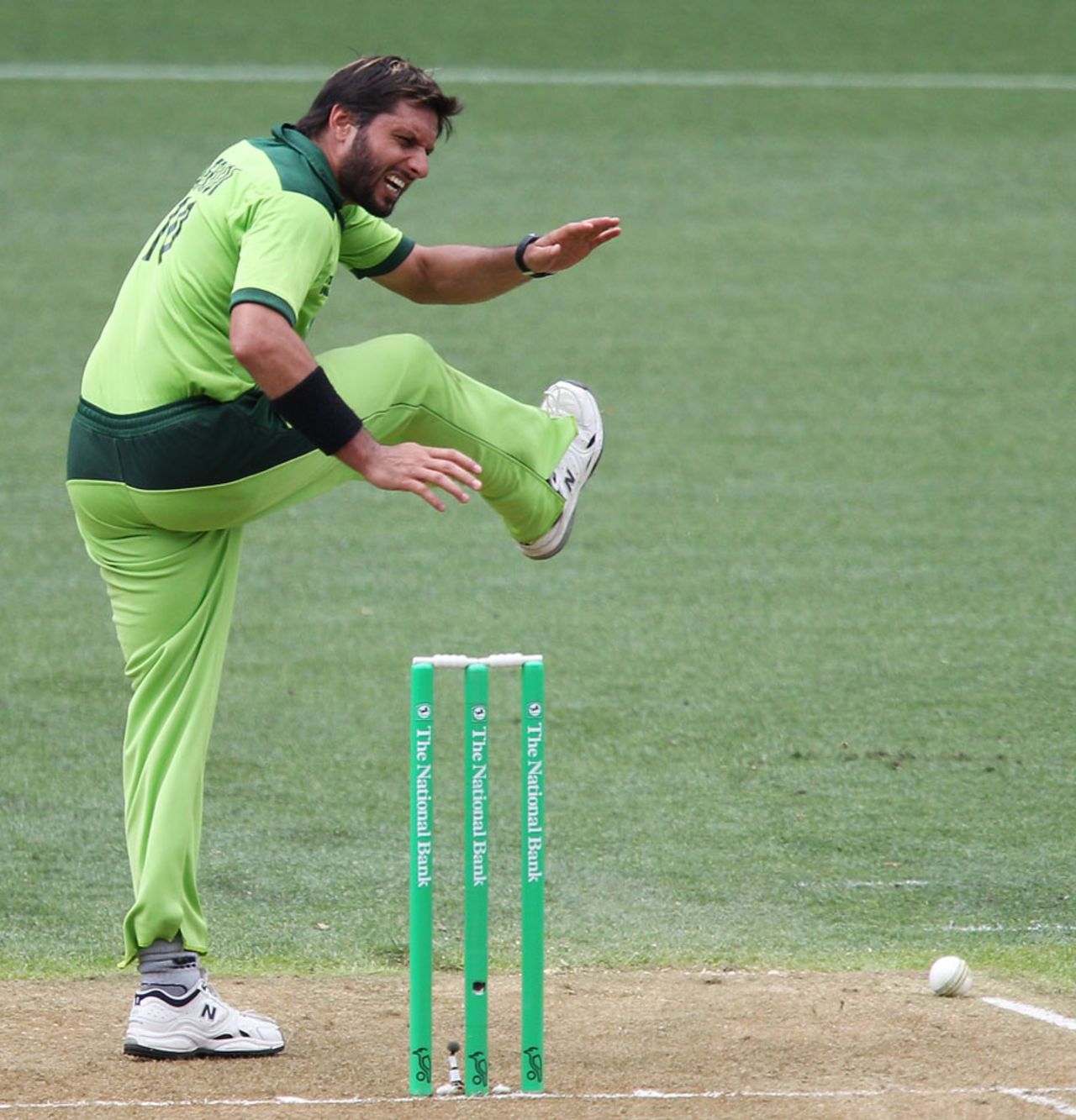Shahid Afridi is frustrated after messing up a run-out opportunity, New Zealand v Pakistan, 6th ODI, Auckland, February 5, 2011
