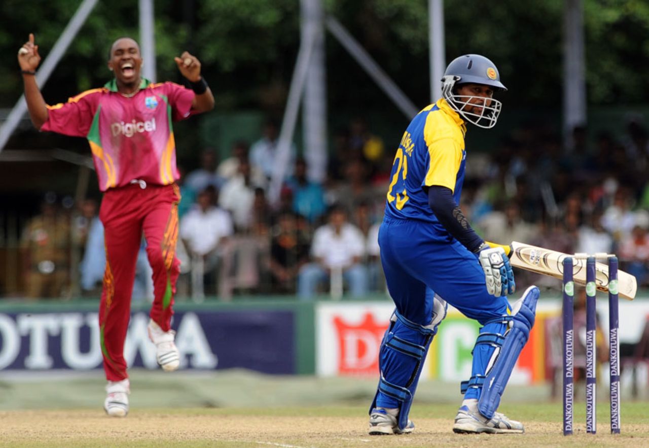 Dwayne Bravo ends Tillakaratne Dilshan's chirpy innings, Sri Lanka v West Indies, 3rd ODI, SSC, February 6, 2011