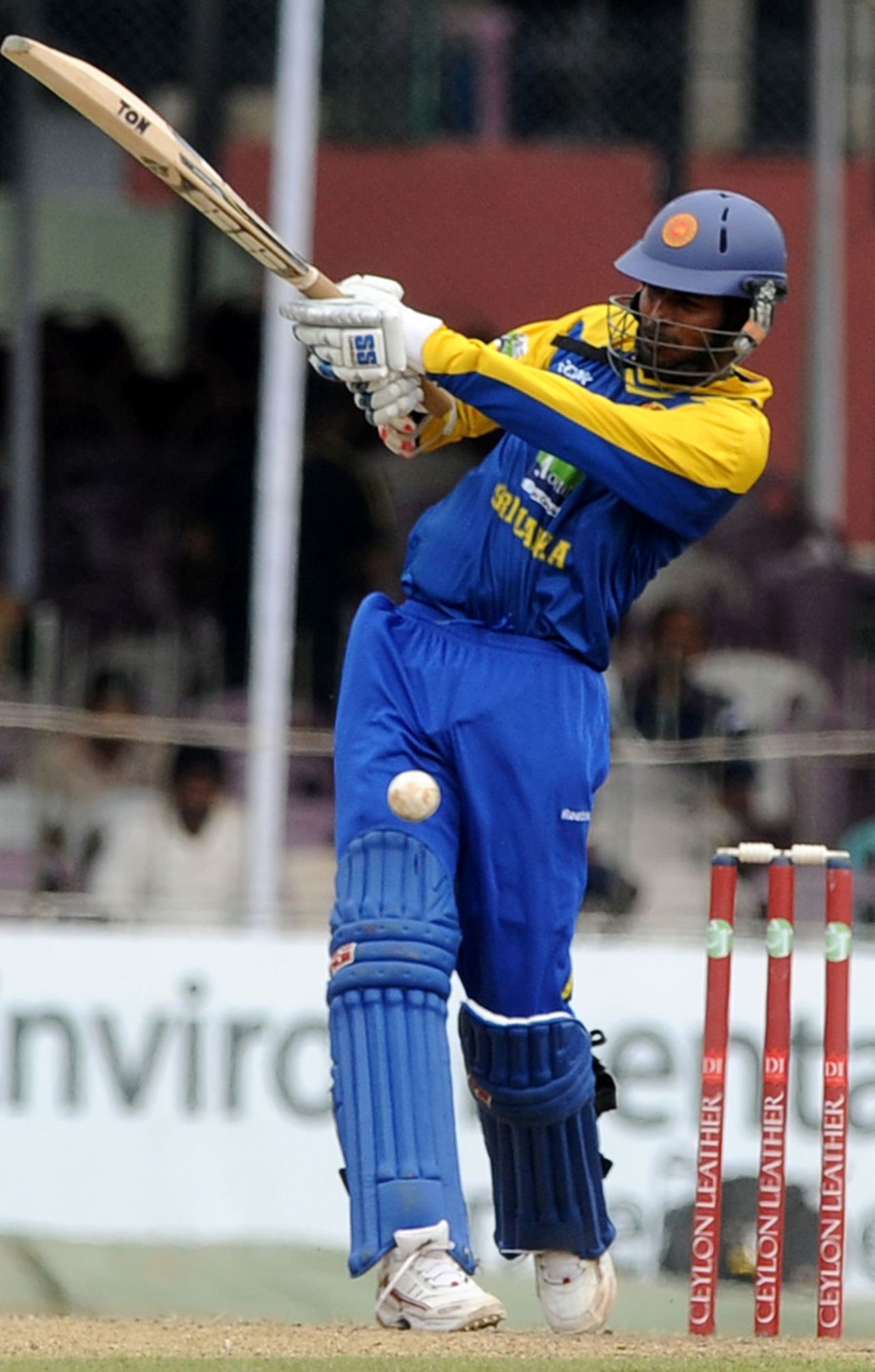 Upul Tharanga decides to have a go at one, Sri Lanka v West Indies, 3rd ODI, SSC, February 6, 2011