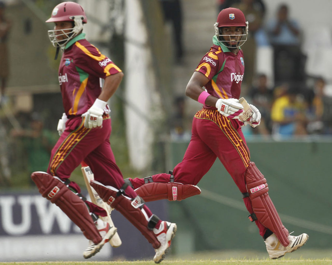 Ramnaresh Sarwan and Darren Bravo run during their 123-run partnership, Sri Lanka v West Indies, 3rd ODI, SSC, February 6, 2011