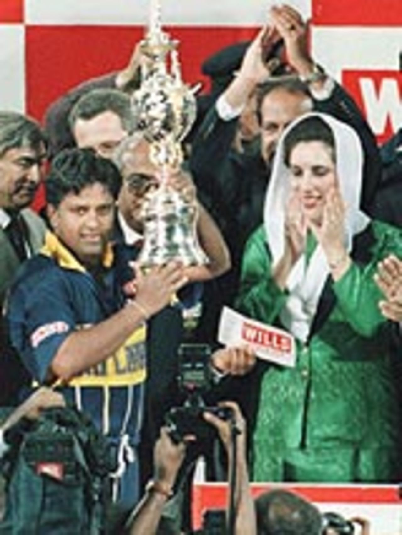 Arjuna Ranatunga receives the World Cup, Sri Lanka v Australia, Lahore, March 17, 1996
