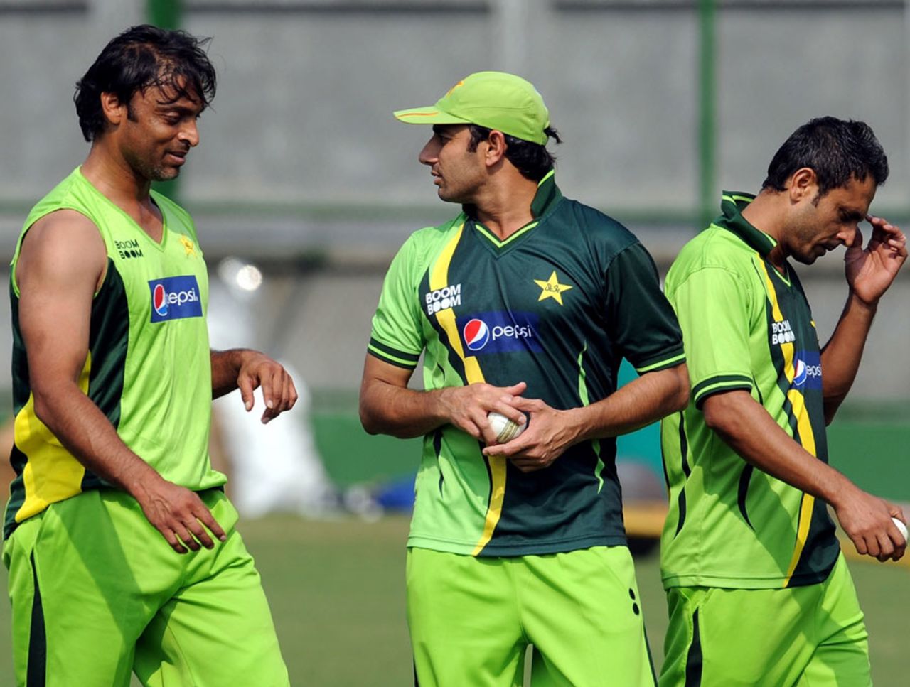 Shoaib Akhtar, Saeed Ajmal and Abdur Rehman at a training session, Mirpur, February 16, 2011