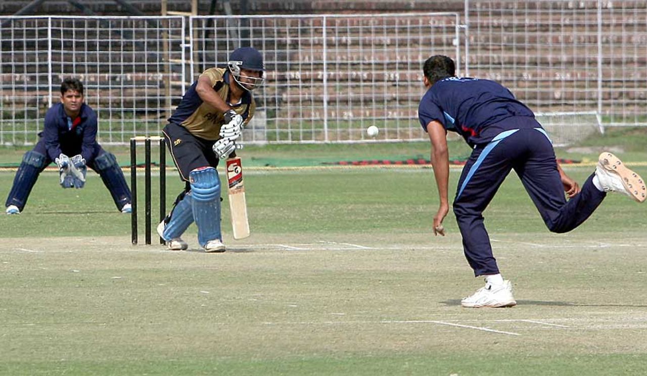 Karan Goel defends, Punjab v Services, Vijay Hazare Trophy, February 16, 2011