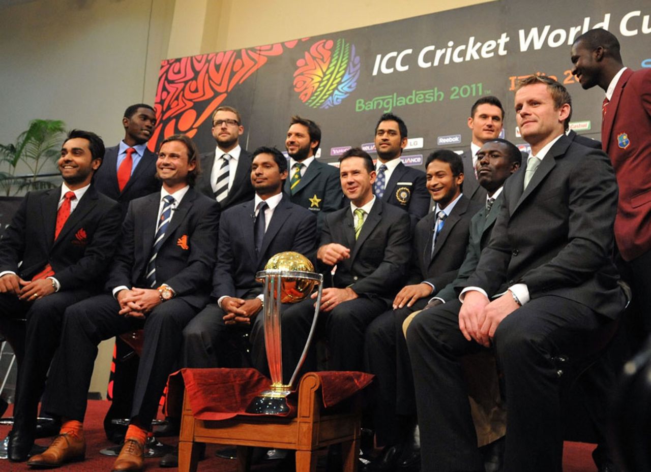 The fourteen captains pose with the World Cup, Dhaka, February 17, 2011