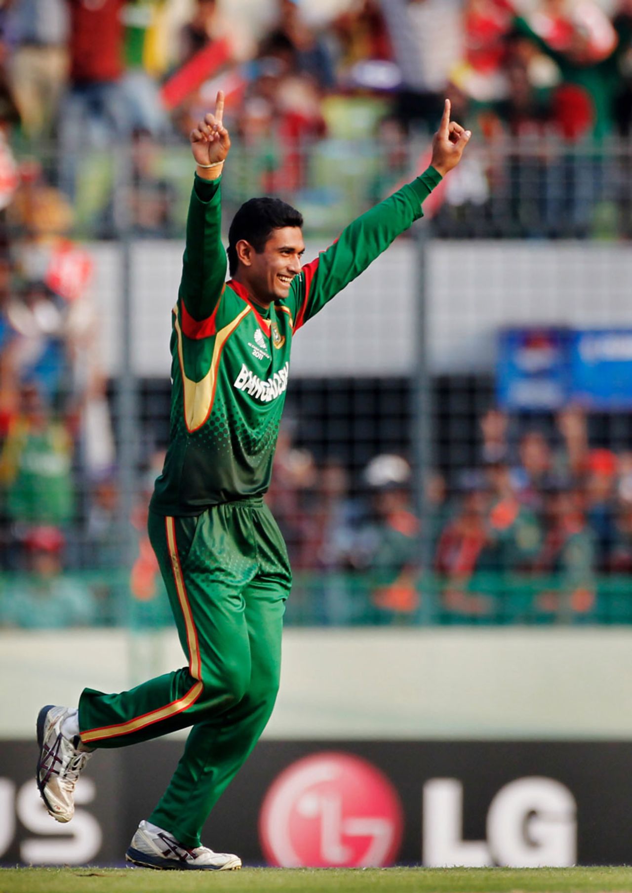 Mahmudullah is all smiles after bowling Gautam Gambhir, Bangladesh v India, Group B, World Cup 2011, Mirpur, February 19, 2011