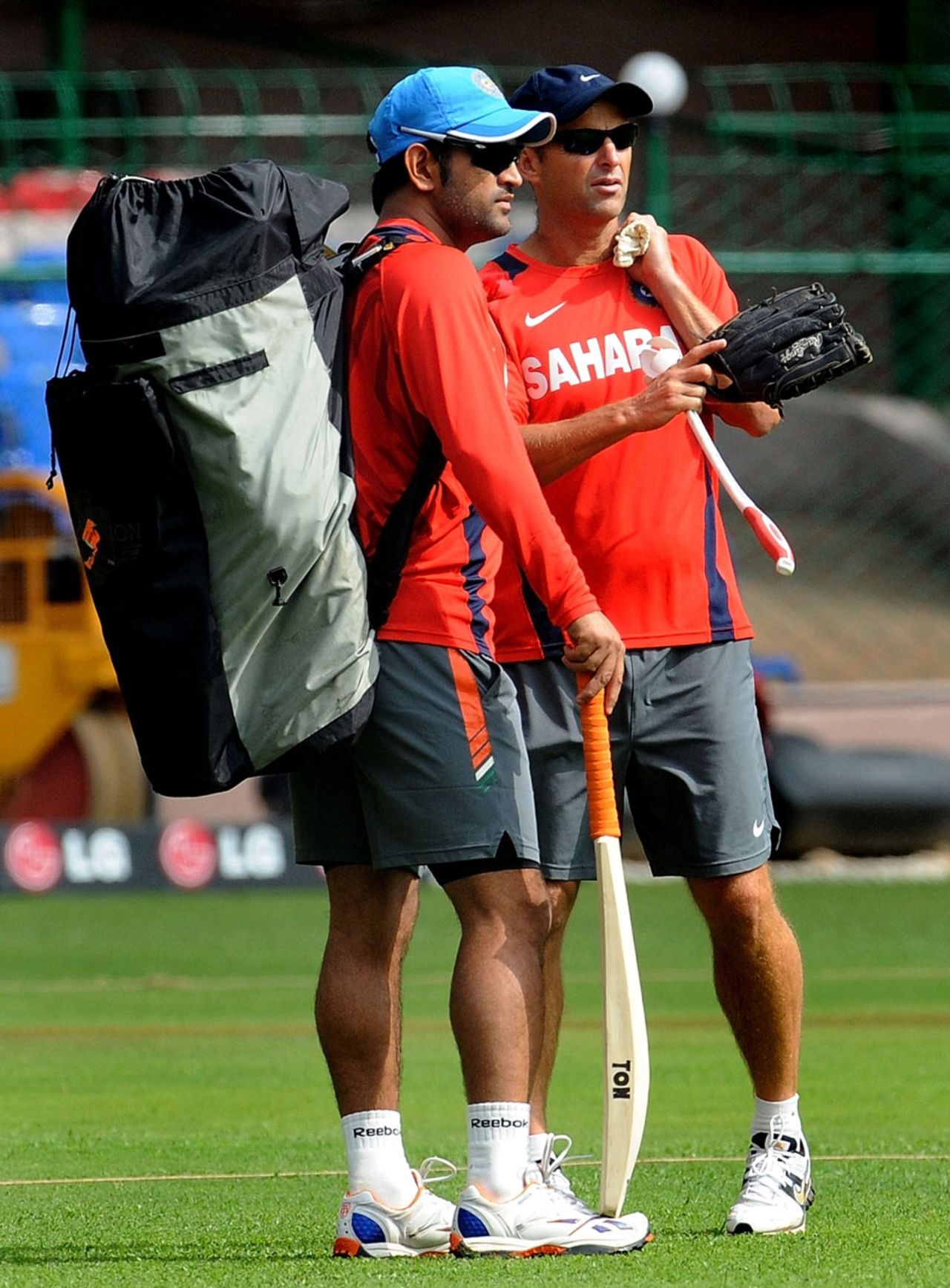 MS Dhoni and Gary Kirsten in discussion, M Chinnaswamy Stadium, Bangalore, February 23, 2011