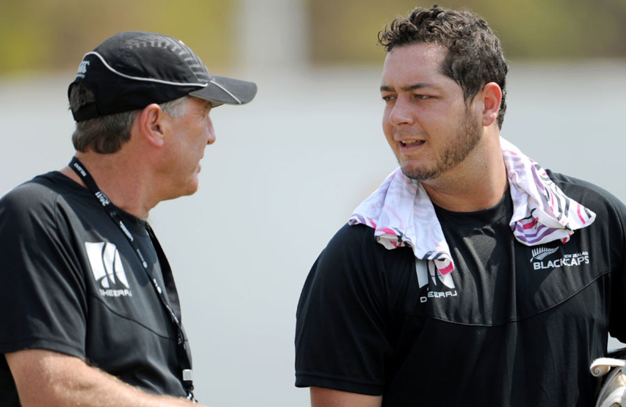 John Wright and Jesse Ryder have a chat during a training session, Nagpur, February 24