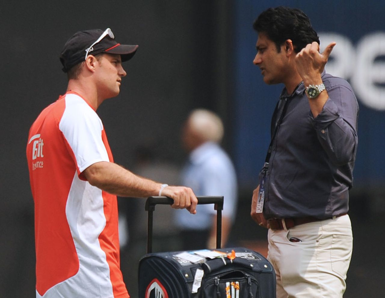Andrew Strauss and Anil Kumble have a chat during England's training session, Bangalore, February 26, 2011