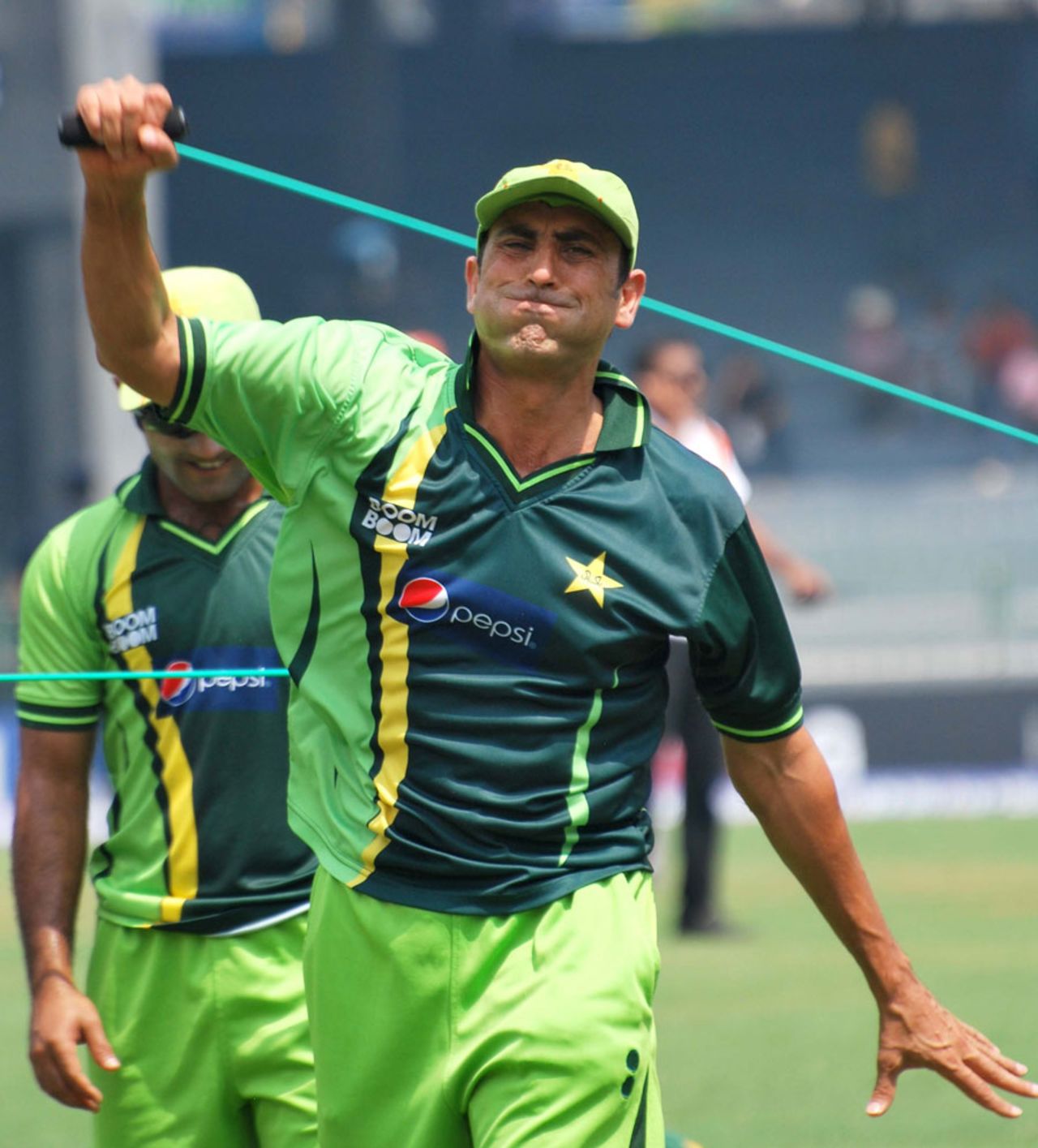 Younis Khan warms up ahead of the match, Sri Lanka v Pakistan, World Cup, Group A, Colombo, February 26, 2011