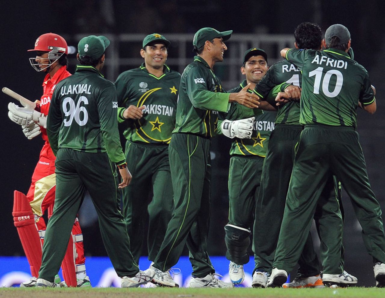 Pakistan get-together after the wicket of Nitish Kumar, Canada v Pakistan, Group A, World Cup 2011, Colombo, March 3, 2011