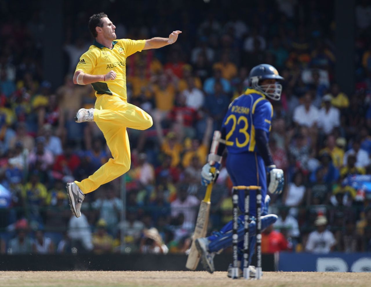 Shaun Tait celebrates the wicket of Tillakaratne Dilshan, Sri Lanka v Australia, Group A, World Cup 2011, Colombo, March 5, 2011