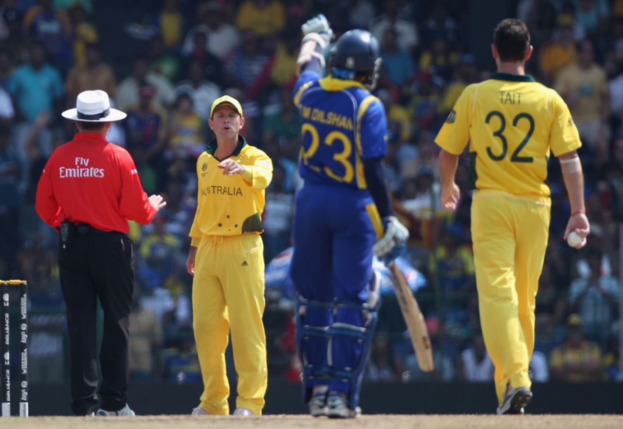 Tillakaratne Dilshan angers the Australia players by pulling out at the last moment facing Shaun Tait, Sri Lanka v Australia, Group A, World Cup 2011, Colombo, March 5, 2011