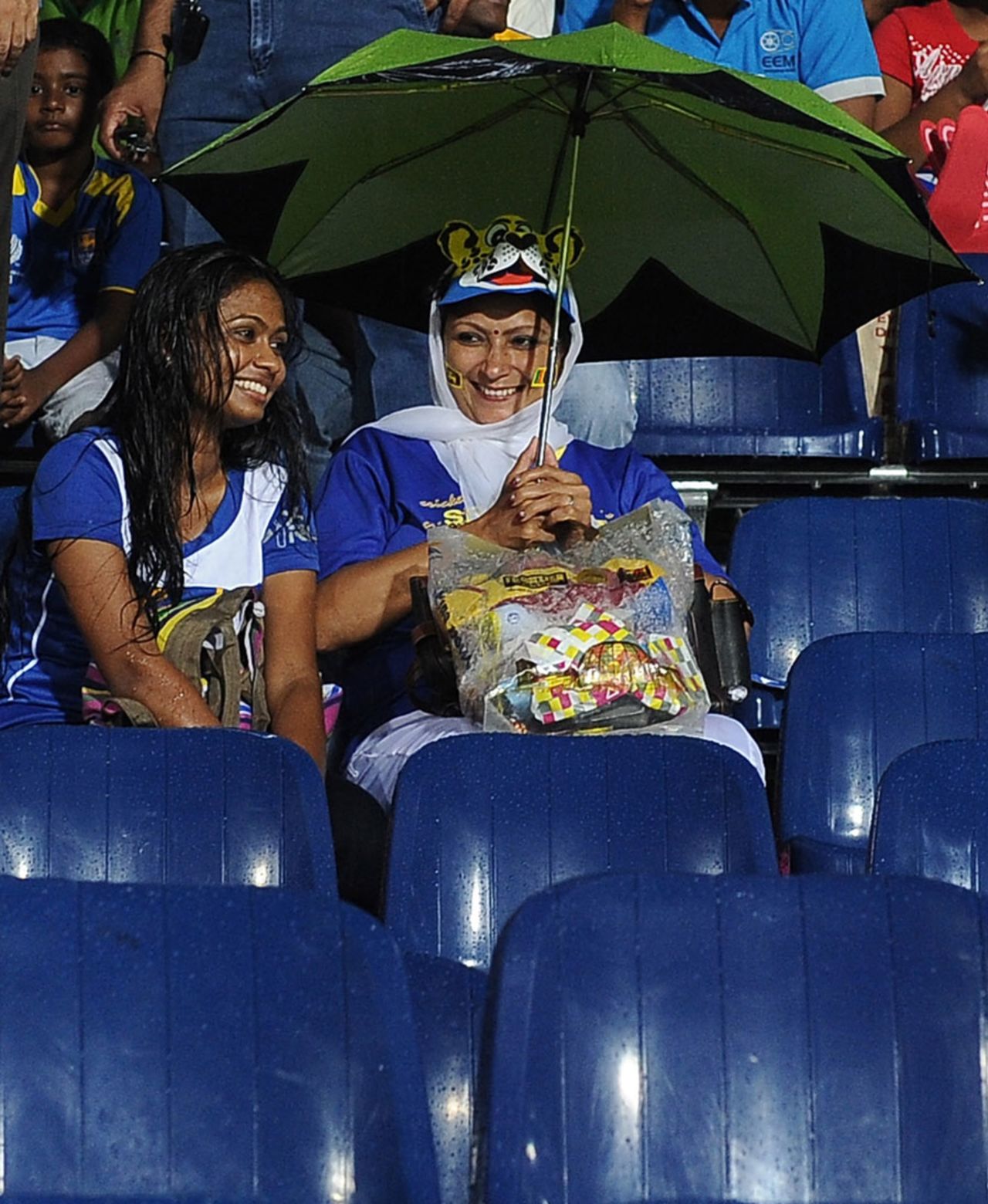 Fans take refuge from the rain, Sri Lanka v Australia, Group A, World Cup 2011, Colombo, March 5, 2011