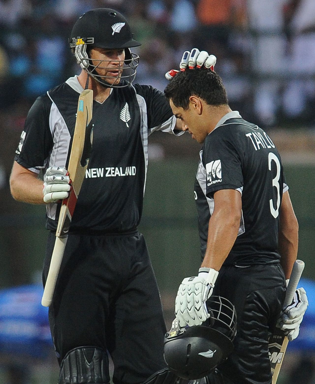 Jacob Oram and Ross Taylor smashed 85 off 22 balls for the seventh wicket, New Zealand v Pakistan, Group A, World Cup, Pallekele, March 8, 2011