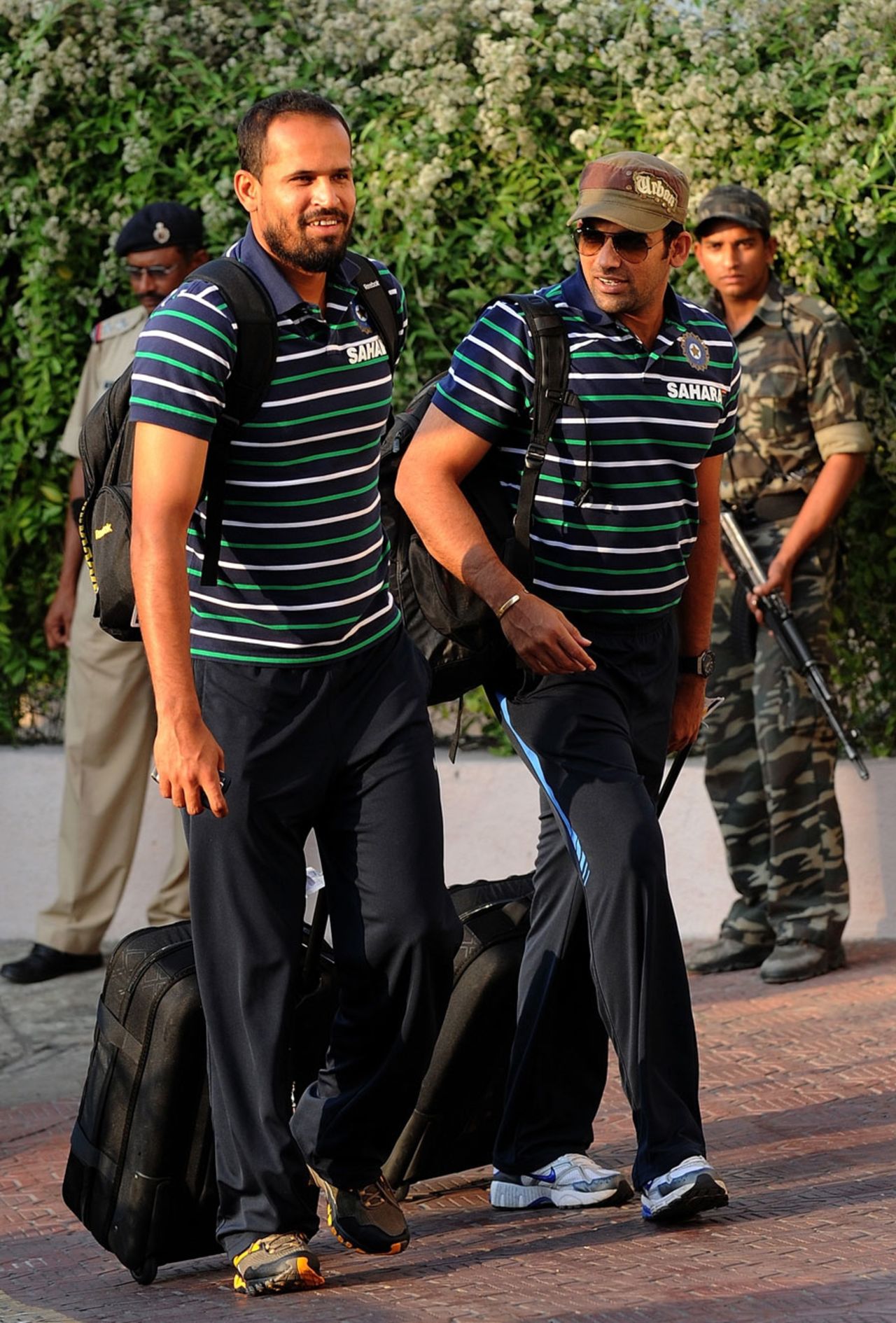 Yusuf Pathan and Zaheer Khan arrive at India's team hotel, Nagpur, March 10, 2011