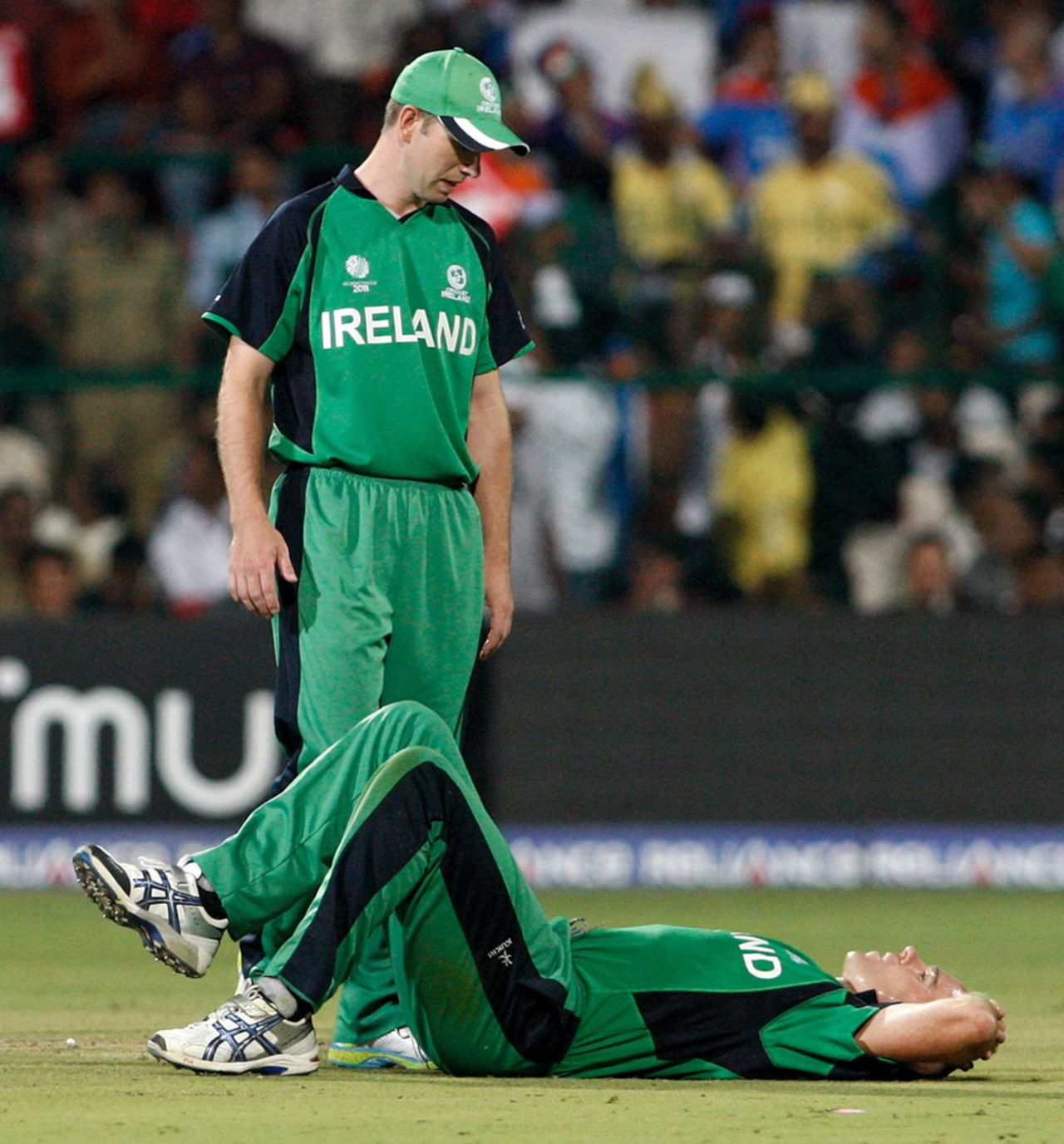 Trent Johnston goes down with a knee injury, India v Ireland, Group B, World Cup 2011, Bangalore, March 6, 2011