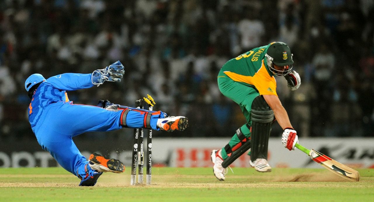 MS Dhoni whips off the bails to run out Jacques Kallis, India v South Africa, Group B, World Cup, Nagpur, March 12, 2011