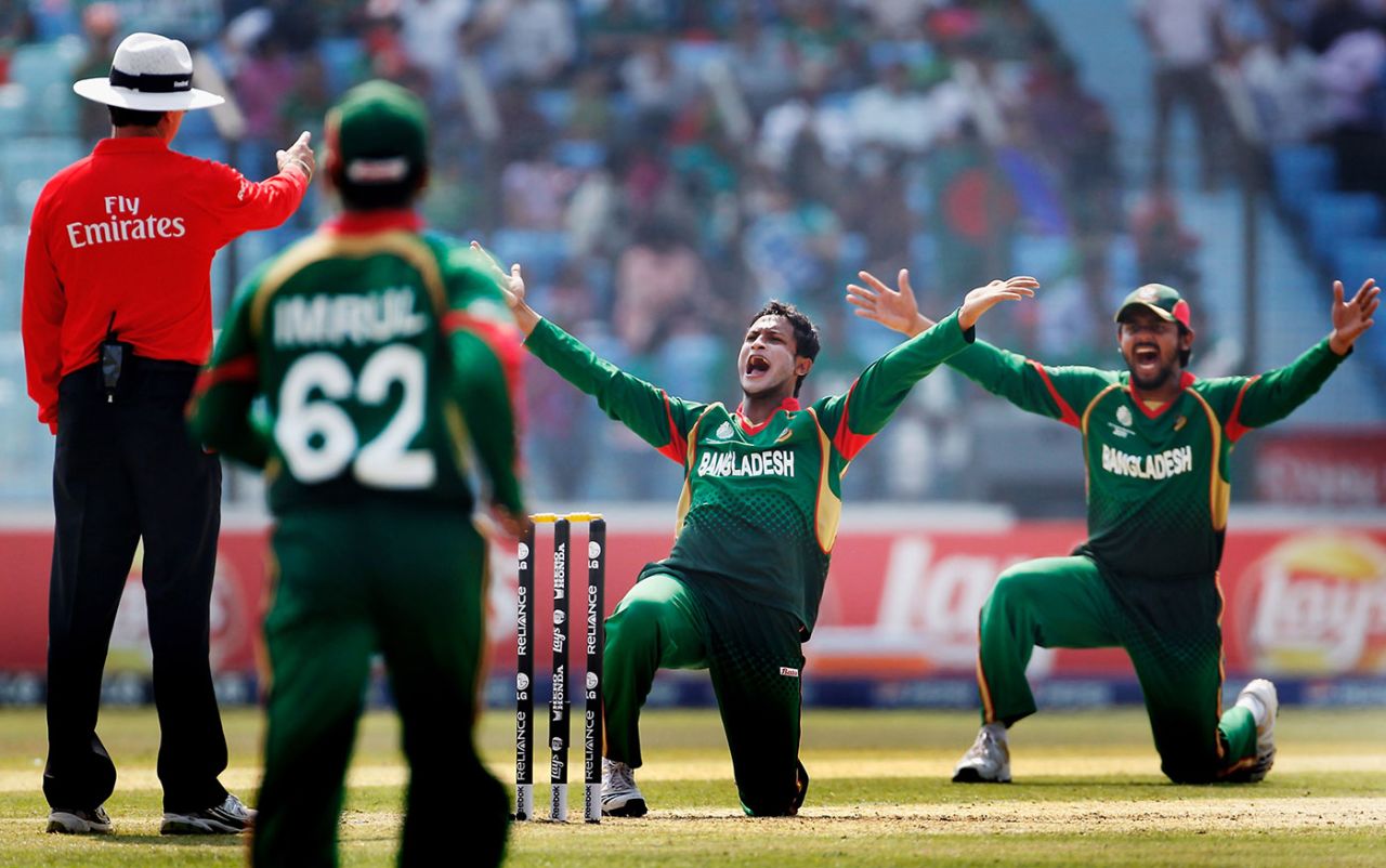 Shakib Al Hasan appeals for Wesley Barresi's wicket, Bangladesh v Netherlands, Group B, World Cup 2011, Chittagong, March 14, 2011