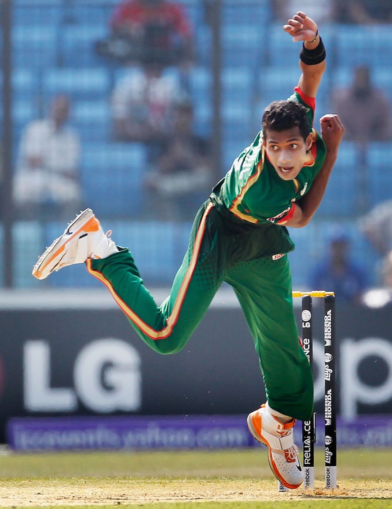 Shafiul Islam bowled a tight opening spell without a wicket, Bangladesh v Netherlands, Group B, World Cup 2011, Chittagong, March 14, 2011