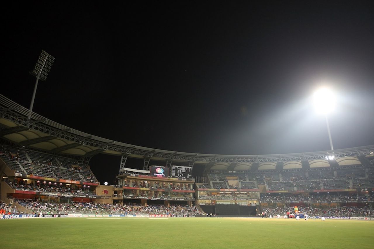 A light tower goes off at the Wankhede, New Zealand v Sri Lanka, Group A, World Cup 2011, Mumbai, March 18, 2011