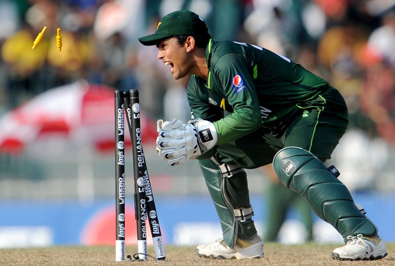 Kamran Akmal celebrates Cameron White's run-out, Australia v Pakistan, Group A, World Cup, Colombo, March 19, 2011