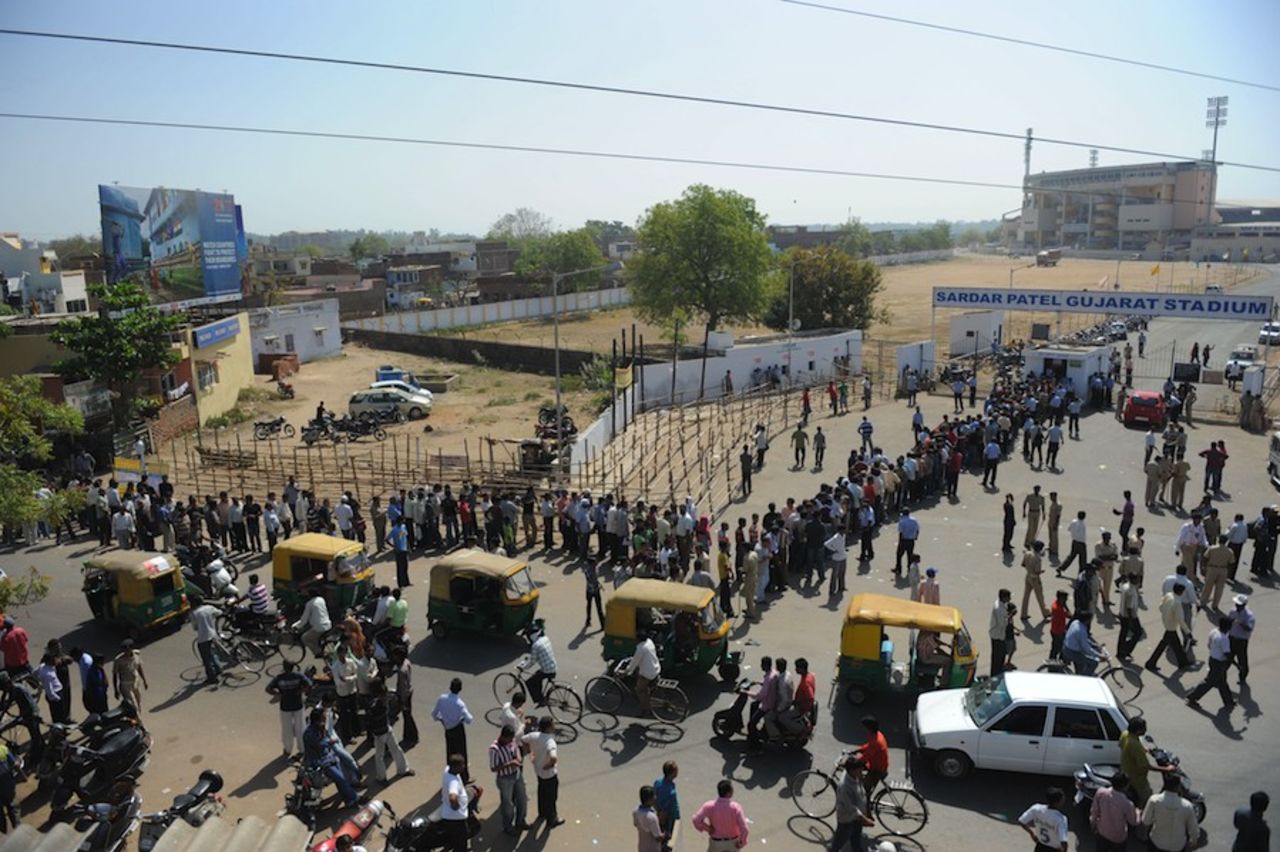 People queue up outside Motera to buy tickets for India's quarter-final, World Cup, Ahmedabad, March 20, 2011