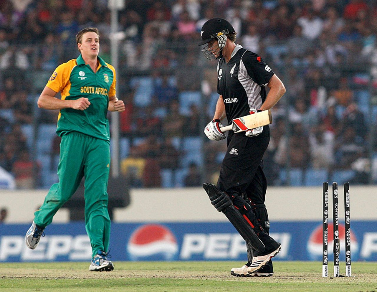 Morne Morkel bowled Jacob Oram for 7, New Zealand v South Africa, 3rd quarter-final, Mirpur, World Cup 2011, March 25, 2011